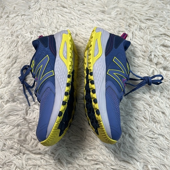 New Balance Women's 410 V7 Trail Running Shoe - Picture 2 of 7